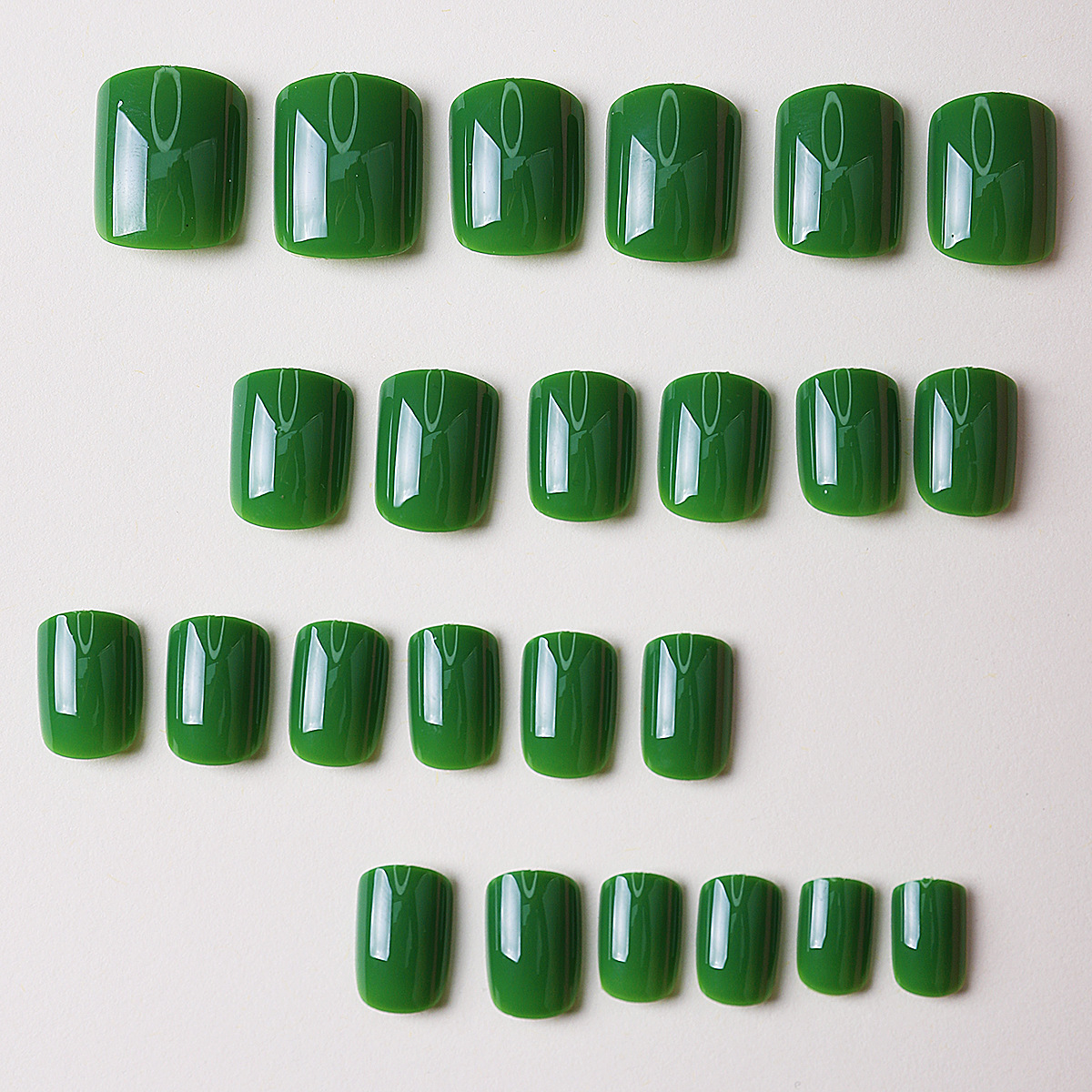 Fuente de fábrica directa transfronteriza color sólido corto blanco verde desgaste de uñas falsas parches de uñas al por mayor