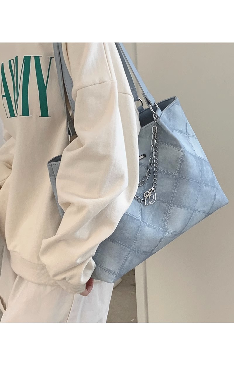 Diamond-shaped commuter bag for women 2023, a trendy and retro diamond-shaped tote bag, a large-capacity single-shoulder bag for students' classes undefined