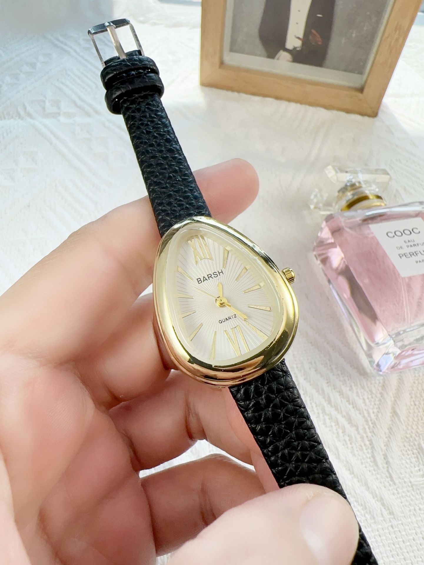 50g Weight Ordinary Glass Mirror Material Imitation Leather Strap Material Watch Classification Pointer+Number Display Type Buckle Buckle Style Drop shape Dial Shape Quartz Movement Women's Gender Retro Solid Color Buckle Quartz Watch Women's Watches 4