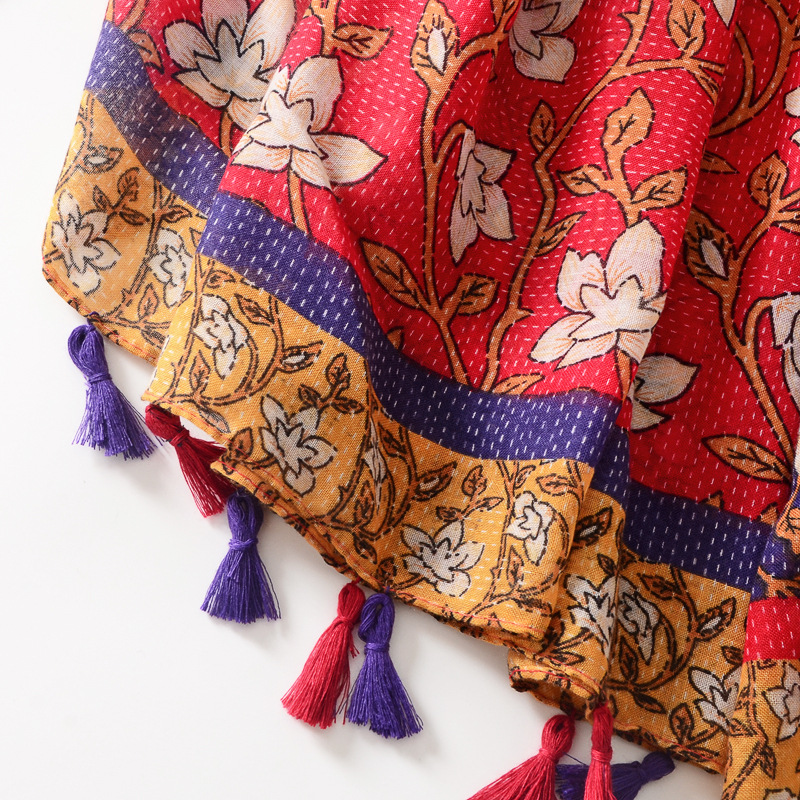 Viajes étnicos retro Toalla de playa a prueba de sol Mujer Yunnan Lijiang Viajes al aire libre a prueba de sol chal largo borla bufanda