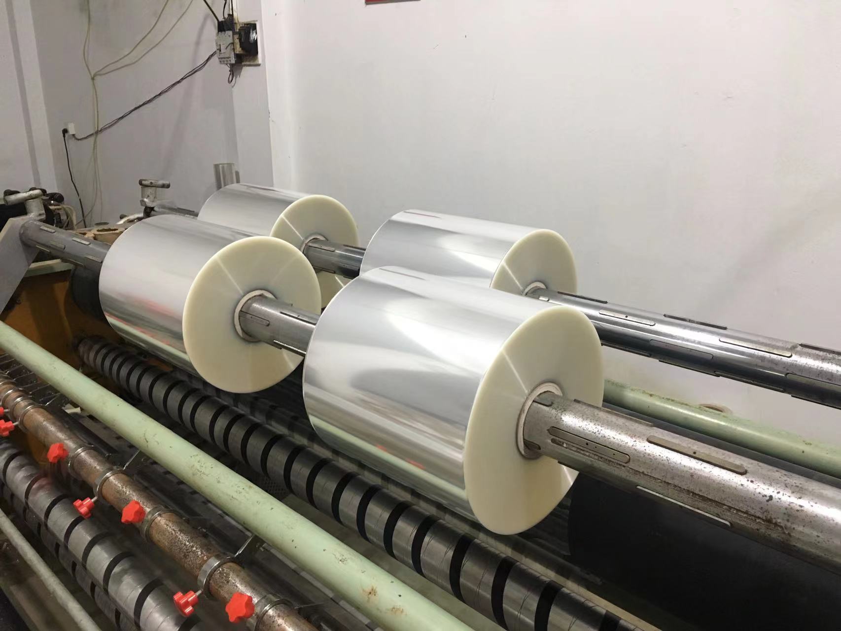 厂家直供 烟包膜 化妆品包装膜 烟包膜 化妆品不粘盒子低温膜