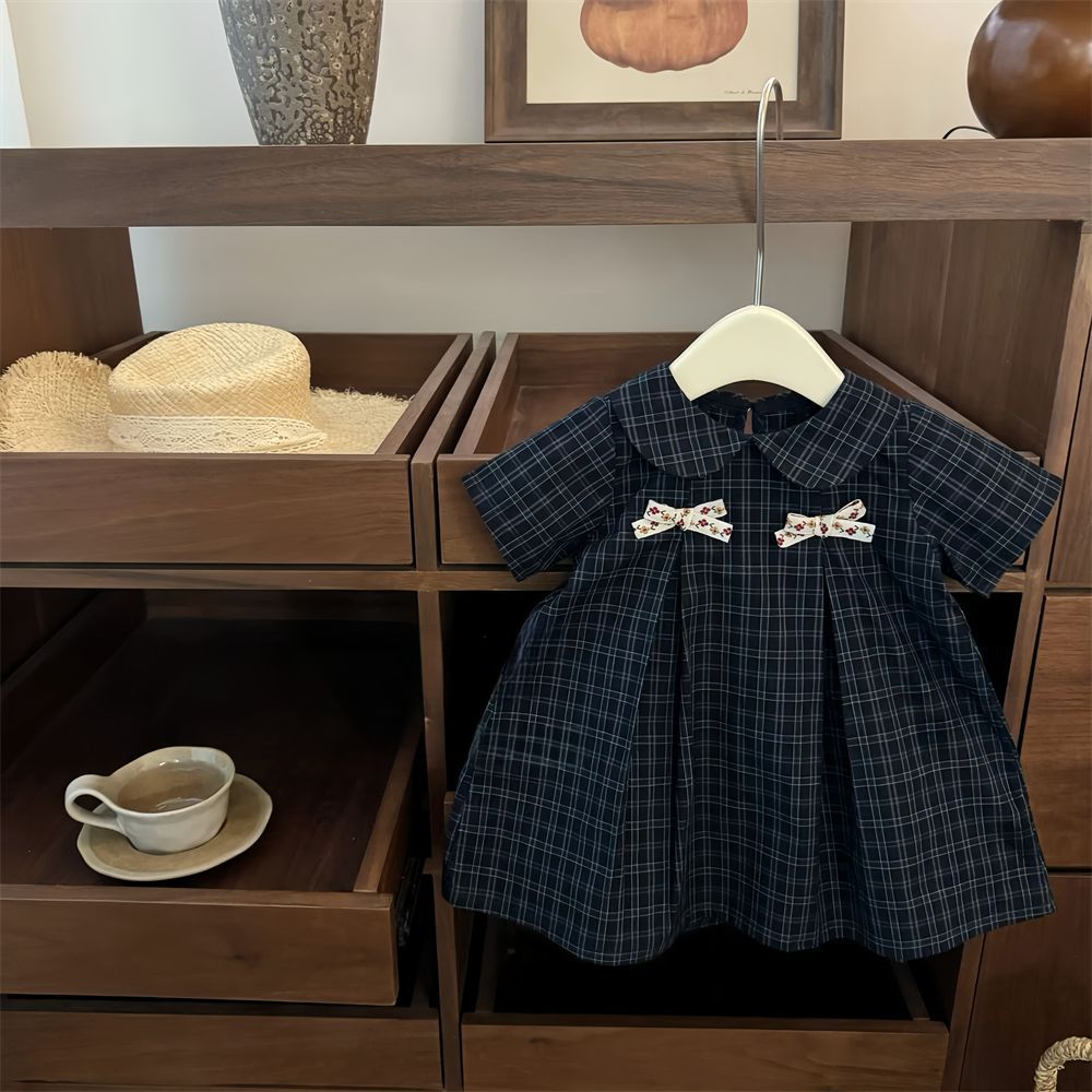 [Xianning Seven] ¡Sentido avanzado! Vestido de muñeca a cuadros retro estilo universitario con lazo floral de bebé femenino