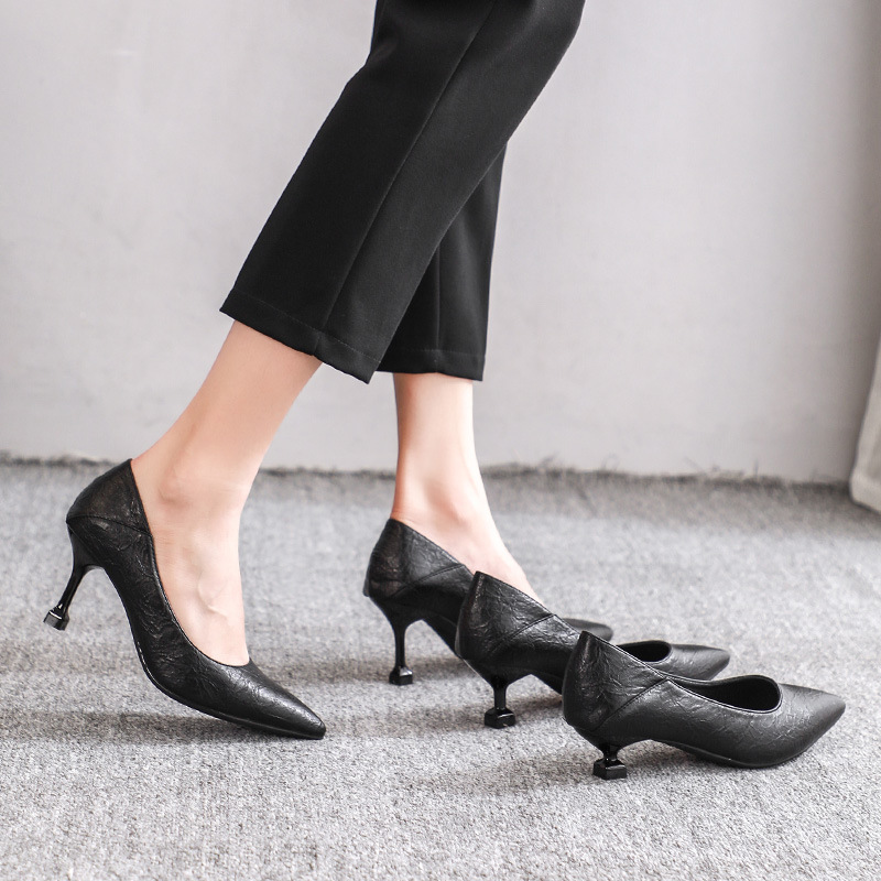 Black leather cat and 7cm