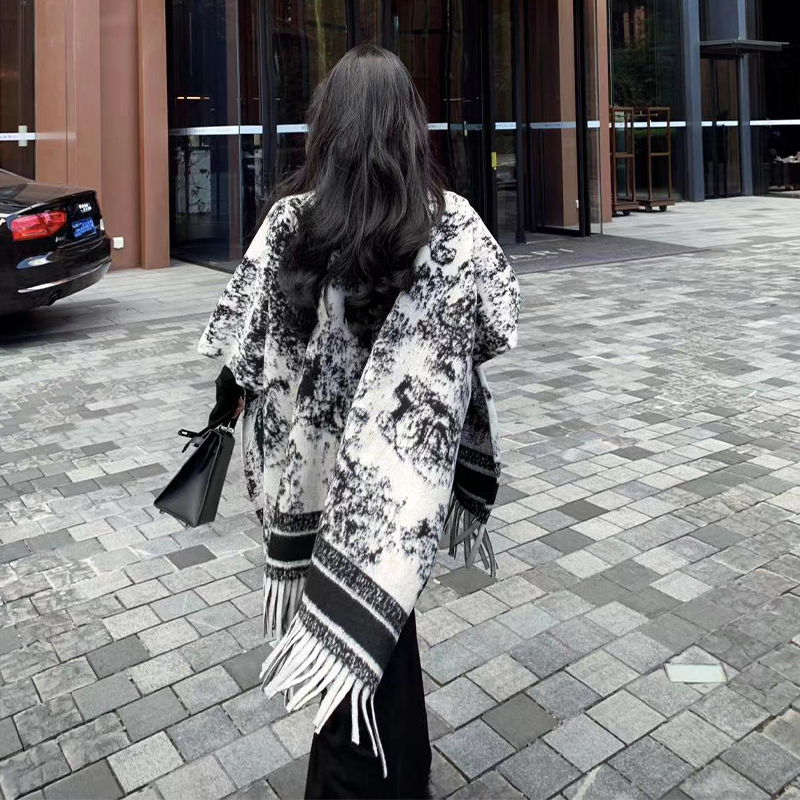 厂家批发水墨画大披风秋冬高级感旅游外套开叉披风女外搭披肩斗篷|undefined