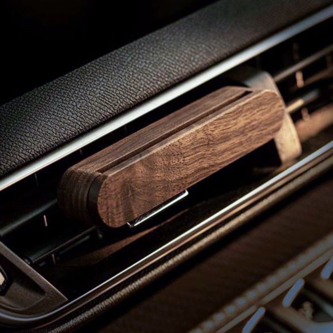 Ambientador de Coche de Madera Popular Transfronterizo para Rejilla de Ventilación de Aire Acondicionado, el Fabricante Suministra Fragancia de Coche de Lujo Ligero y Repelente de Mosquitos.