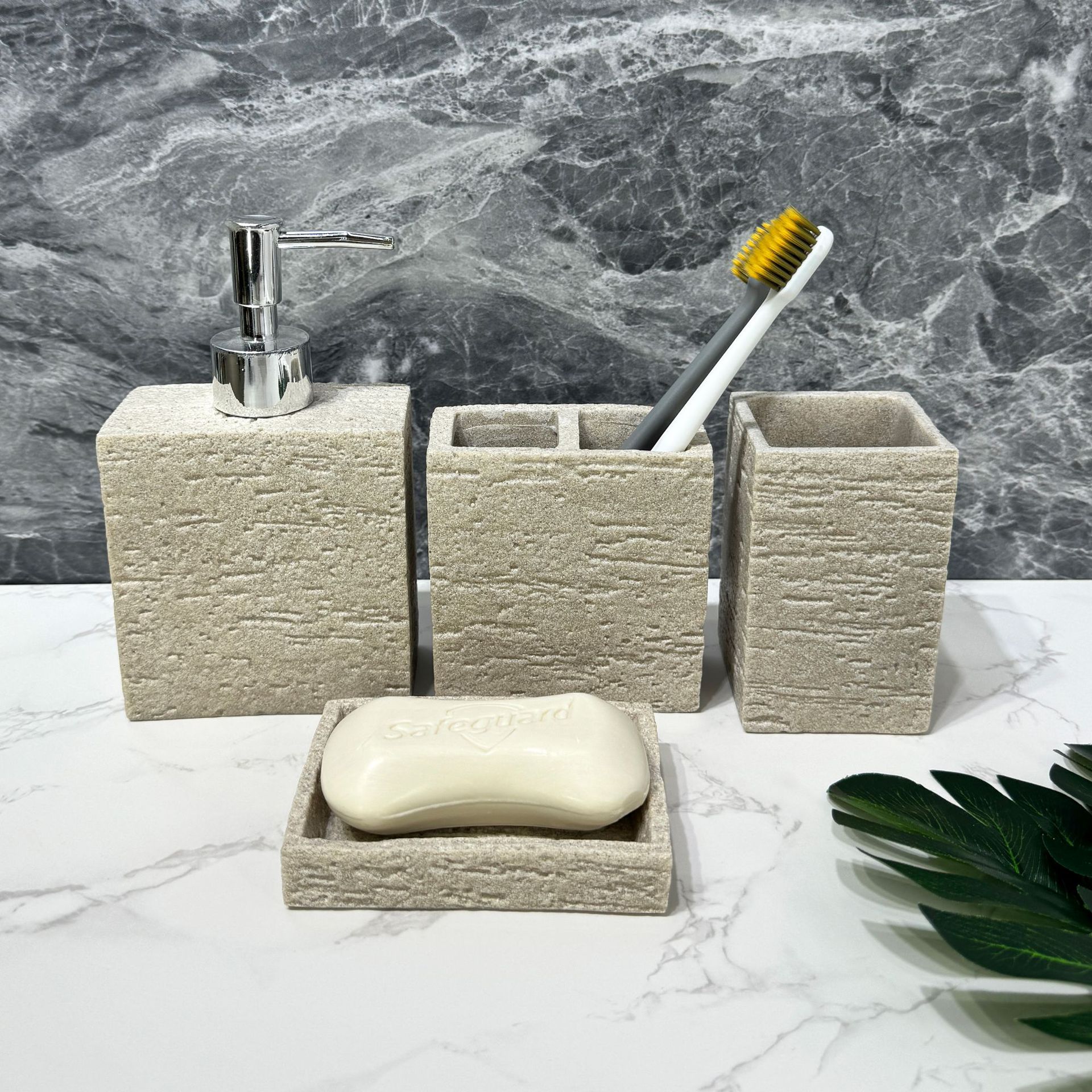 Diseño de piedra arenisca de imitación de estilo nórdico, baño de arena y grava de cuatro piezas, baño de hotel, juego de lavado, taza de enjuague bucal, soporte para cepillos de dientes