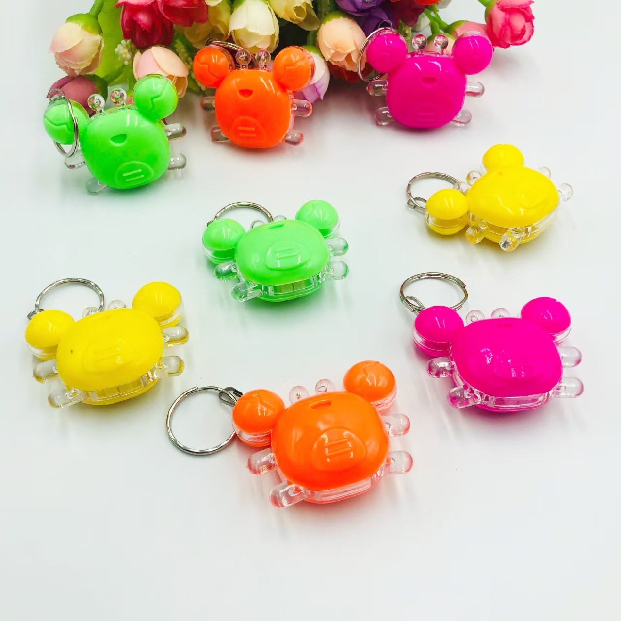 LED de dibujos animados luminoso llavero lámpara de color bolsos creativos colgantes juguetes luminosos para niños micro comercio escaneo de código pequeño regalo