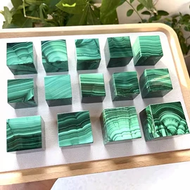 水晶工艺品;树脂工艺品;饰品配件