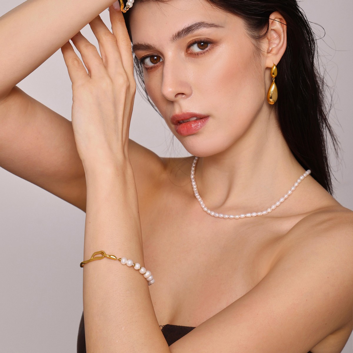 Geometric fashionable elegant bracelet from pearl stainless steel