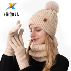 アマゾンのニット帽の女性は冬に保温して耳を保護します。