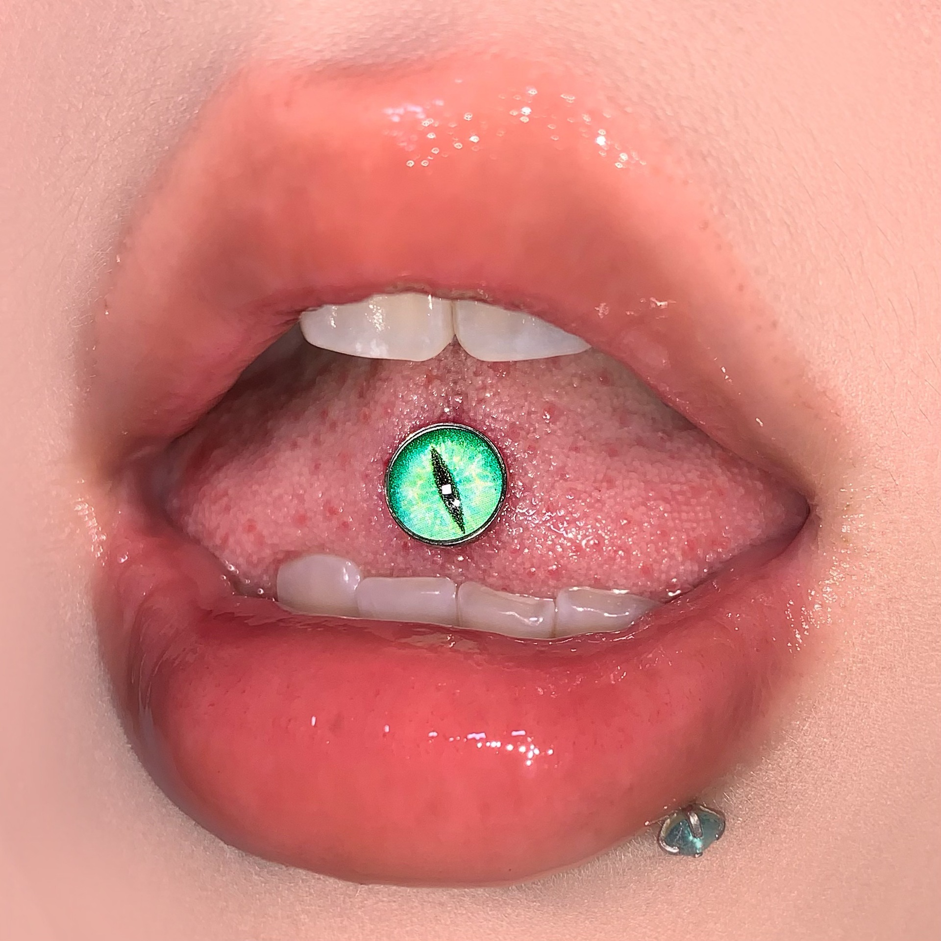 Silver pointed spike labret stud material detail