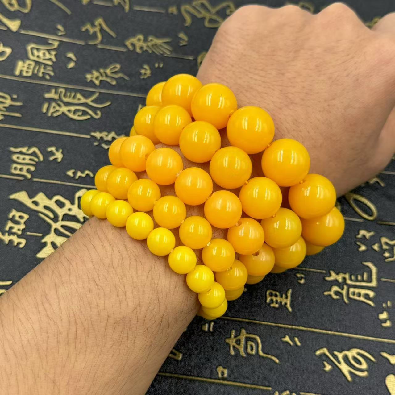天然蜜蜡黄色树脂手串仿二代蜜蜡琥珀圆佛珠手串手饰源头厂家批发