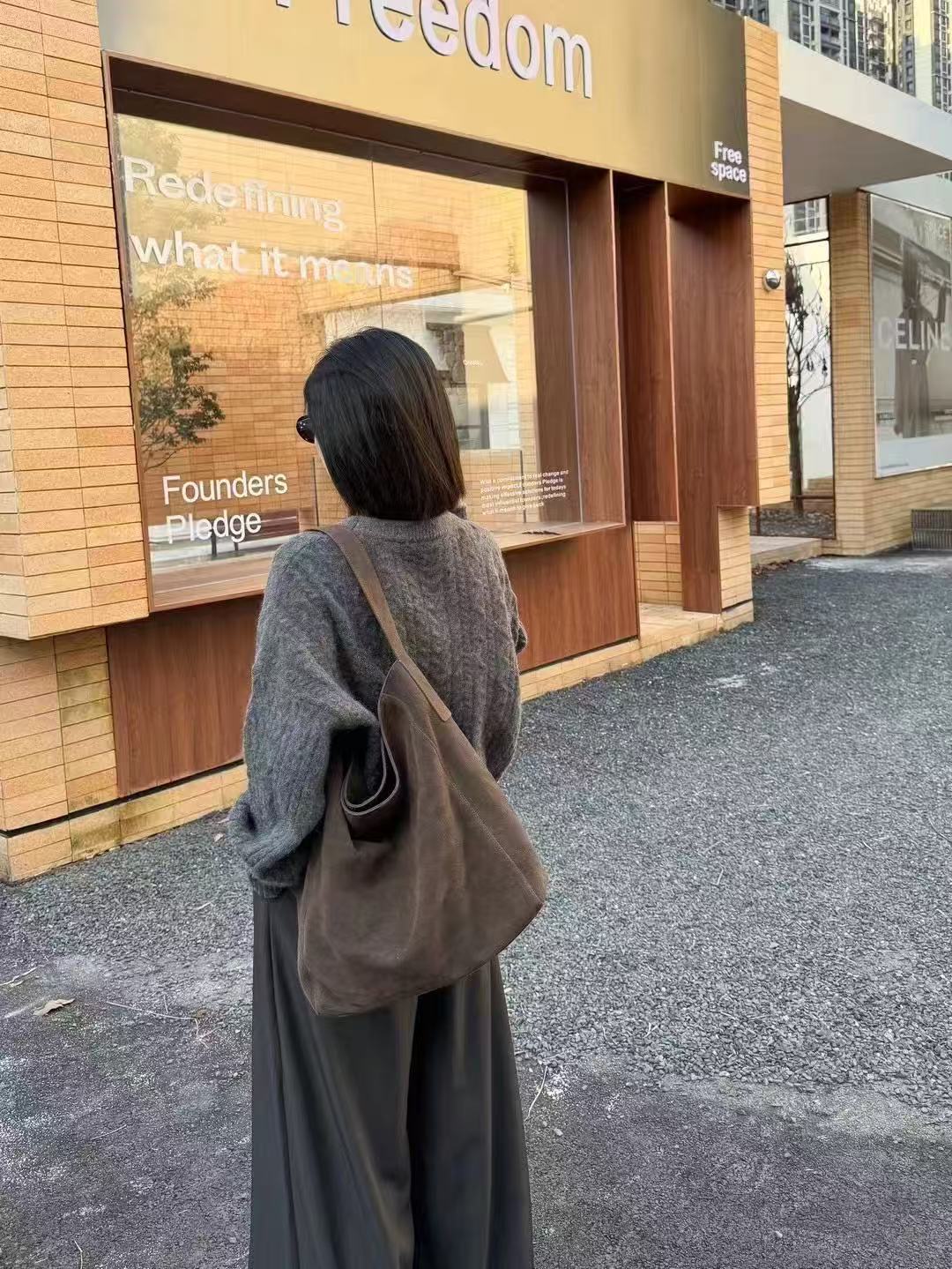 회색