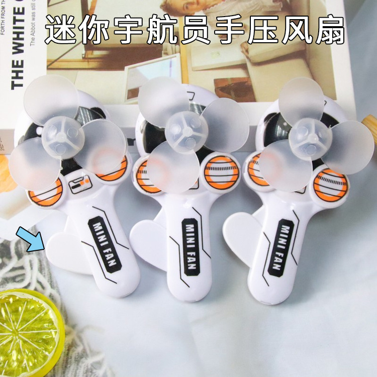 Creativo astronauta mano presión ventilador al aire libre portátil astronauta ventilador estudiante Premio regalo ventilador de mano al por mayor