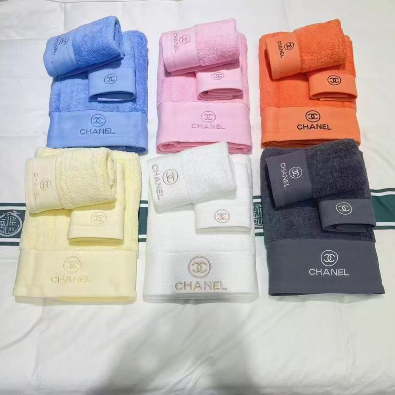 Luxury-style embroidered letter logo towel set, made of pure cotton, thickened for enhanced absorbency, soft and gentle for household use, including face towels and bath towels, available for wholesale