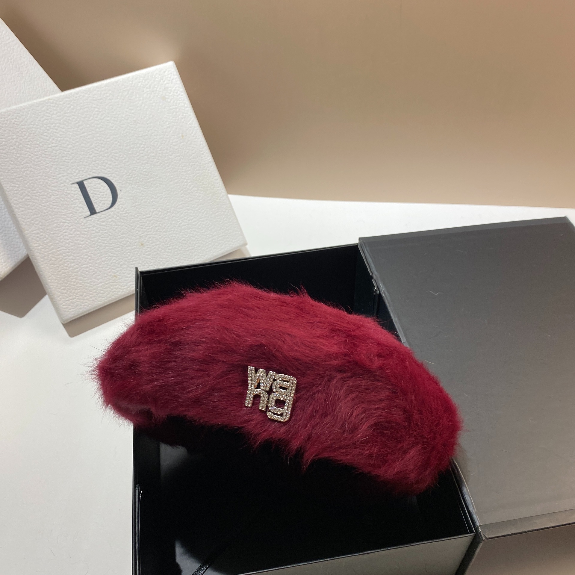 Rabbit hair beret women's Korean version autumn and winter plush diamond inlaid king octagonal fashion socialite style_voghion.com