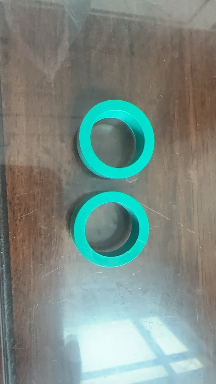 大量氟橡胶密封圈生产中，物美价廉，欢迎订购。耐油