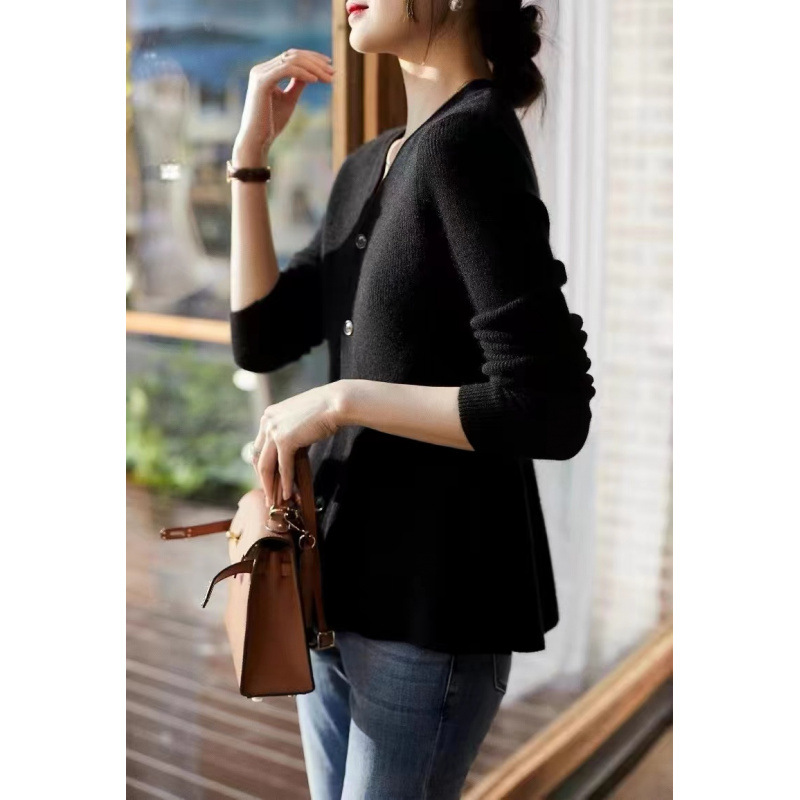 良い生地、写真あり。2025年日本楽天Vネック、着痩せ効果、ウエストシェイプ、外で着るセーター、フリル裾、長袖ニットカーディガン。