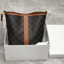 2025凯旋门大容量包包新款水桶斜跨女包单肩真皮秋冬现货包包