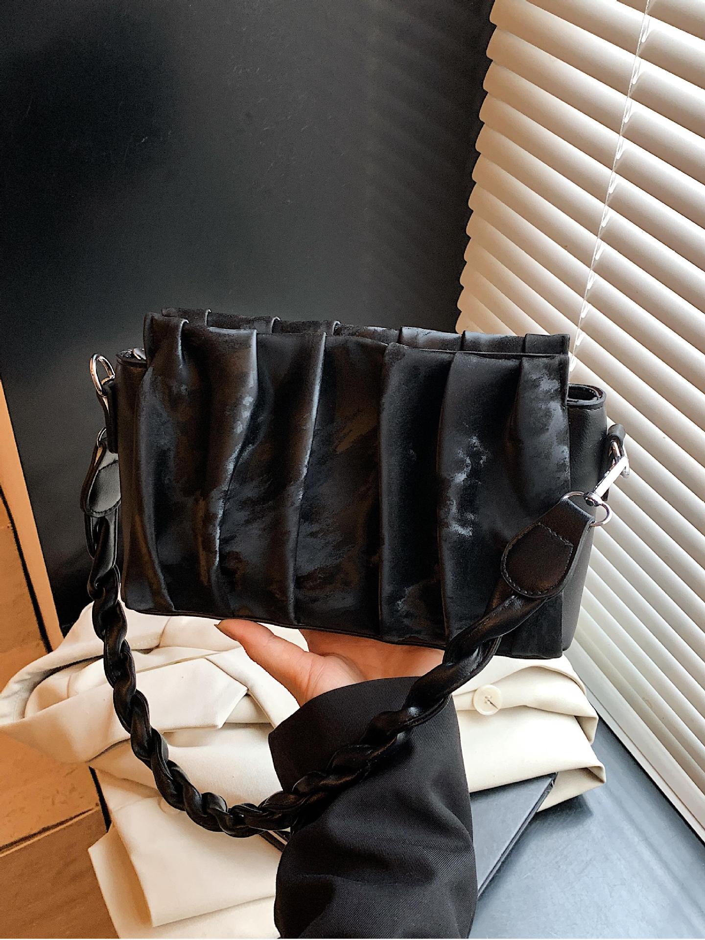 Nuevos productos de verano 2025 pliegues nube pequeña bolsa cuadrada mujer comercio exterior coreano bolsa de axilas de todo fósforo bolsa de mensajero de moda popular