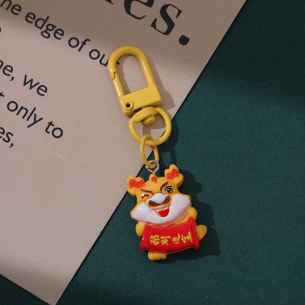 Dragón colgante amarillo