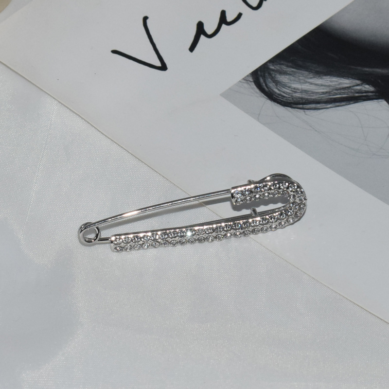 Diamond-encrusted Paper Clip Fixed Clothes Brooch Buckle Corsage Accessories display picture 4