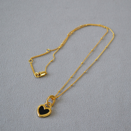Japanese and Korean fashion, niche design, influencer, minimalist, exquisite, retro, black and white, double-sided heart pendant, beaded chain necklace for women
