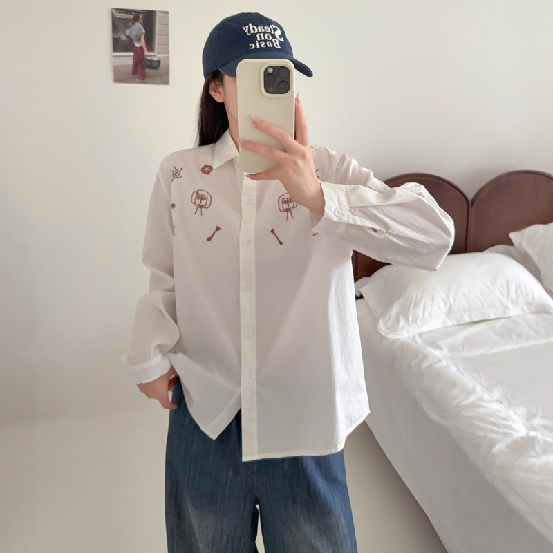 Fresh and Artistic Robot Coffee Line Embroidered Long-Sleeved White Shirt Women's Age-Reducing 2025 Autumn New Casual Top