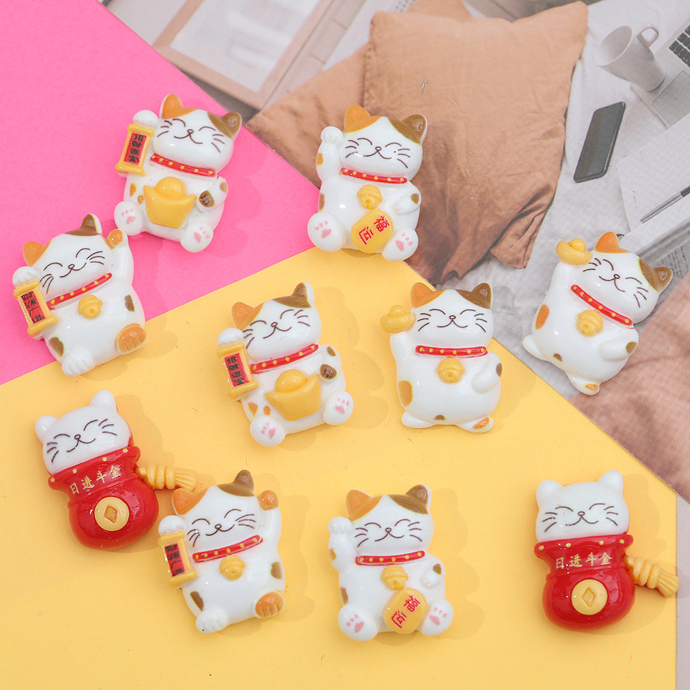 De dibujos animados Lucky Cat resina accesorios de Los Niños Diversión hecha a mano DIY crema pegamento llavero horquilla refrigerador pegatina Accesorios Al Por Mayor