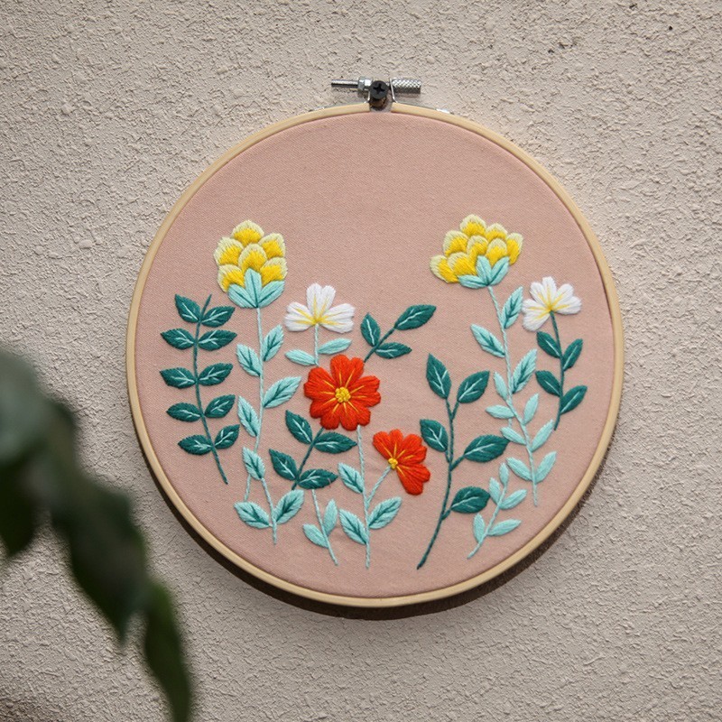 Lu bordado hecho a mano paquete de material de bricolaje decoración de la sala de estar colgando pintura transfronteriza descripción inglés flores brillantes y plantas traje image 22