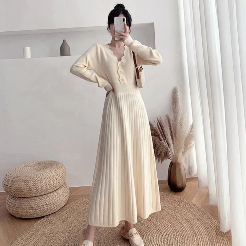 Gentle Long-sleeved Knitted dress Women's Autumn and Winter 2025 New V-neck Tight Waist Slimming Inner Knee Sweater Dress
