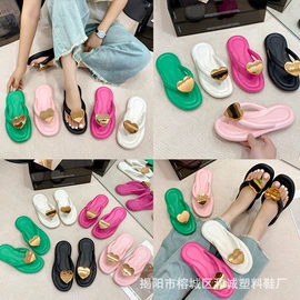 厚底拖鞋;平底拖鞋;鞋扣