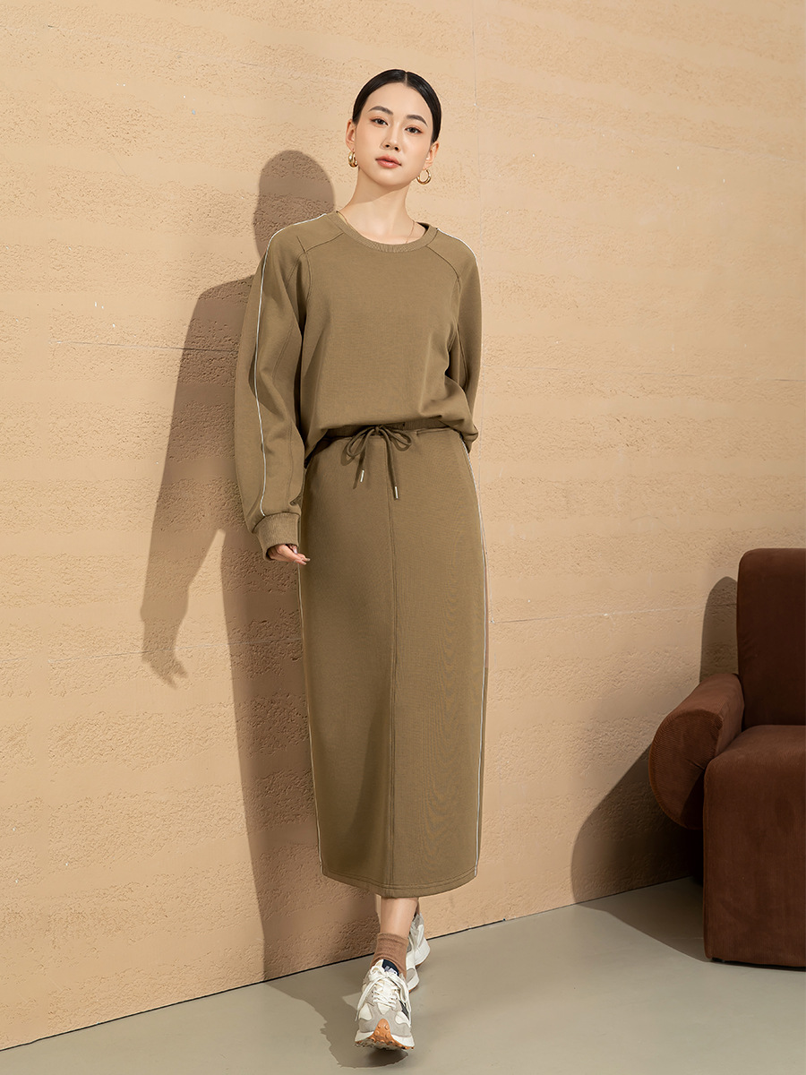 Bộ đầm áo sweatshirt và chân váy hai mảnh phong cách châu Âu — Màu cà phê