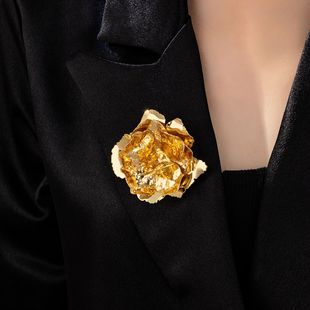 Cross-border Hot Sale 1 Piece Temperament Fashion Heavy Industry Flower Brooch Suitable for Women's Banquet Wear Elegant