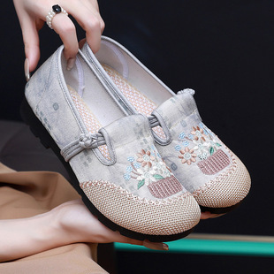 Spring and Autumn New Style Old Beijing Cloth Shoes New Chinese Ethnic Style Embroidered Shoes Women's Single Shoes Soft Sole Anti-Slip Plaid Mom's Shoes