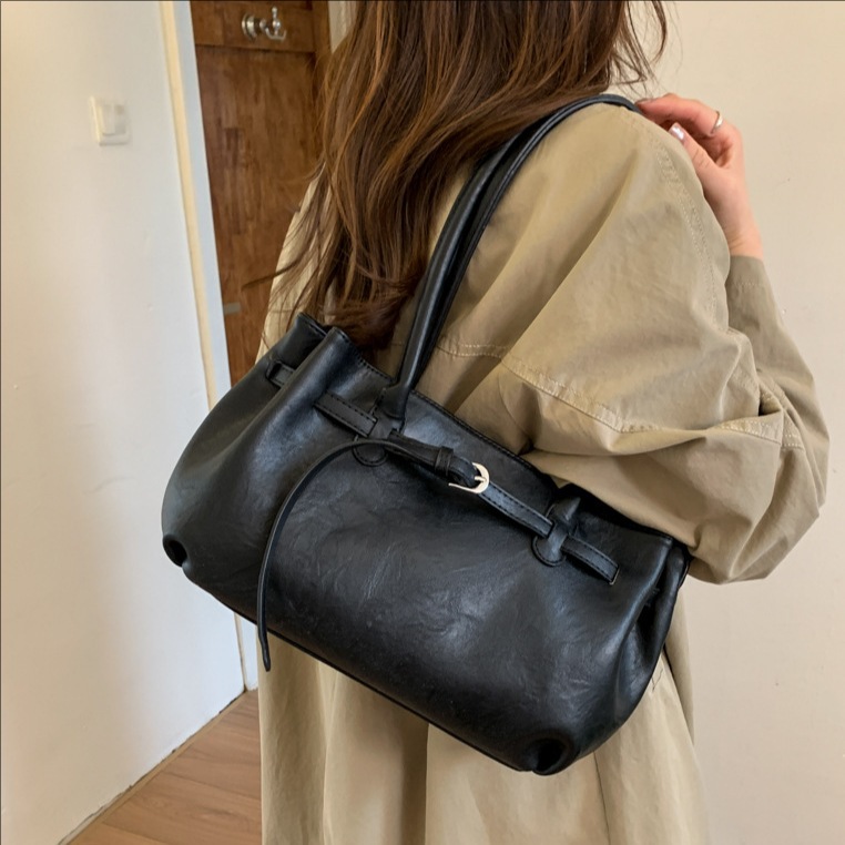 Bolsa de gran capacidad para mujeres otoño y invierno 2025, nuevo estilo coreano de moda retro bolso de hombro para llevar a cabo el trabajo.