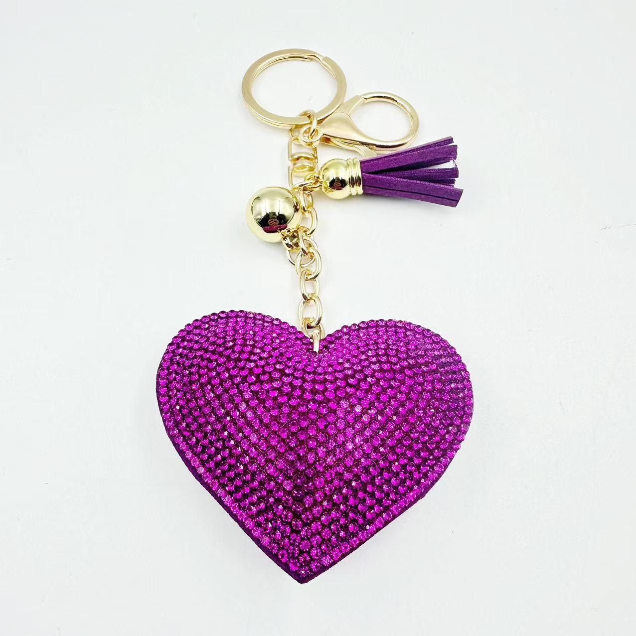 Estilo explosivo transfronterizo pequeño corazón de melocotón fragante llavero de cuero de diamantes calientes amor borla bolso colgante franela llave de diamantes