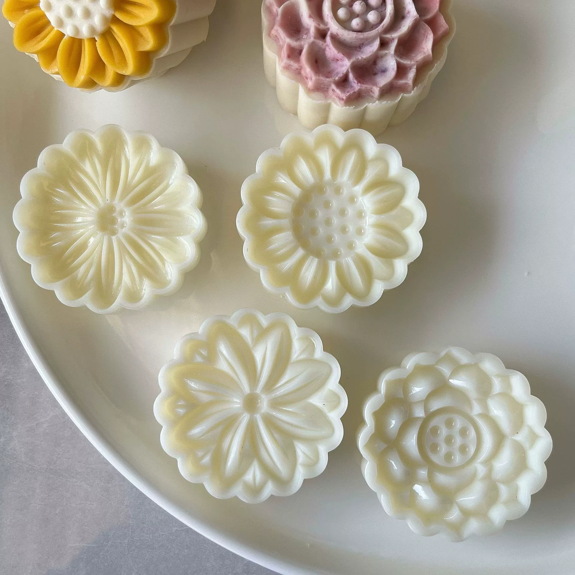 2025 новый продукт набор форм для лунных пирожных из слоистого теста с трехмерной золотистой хризантемой снежной кожи и начинкой из mung bean