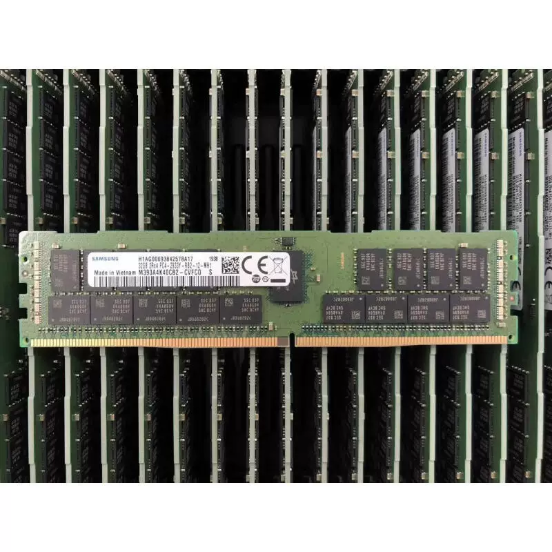 В коробке M393A4K40DB2/CB2-CVF 32 ГБ DDR4 2933 ECC RDIMM
