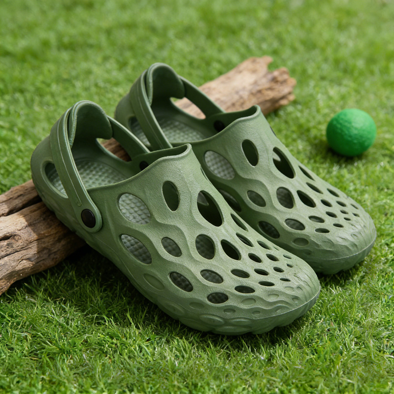 Summer comfortable lightweight Crocs-style slippers