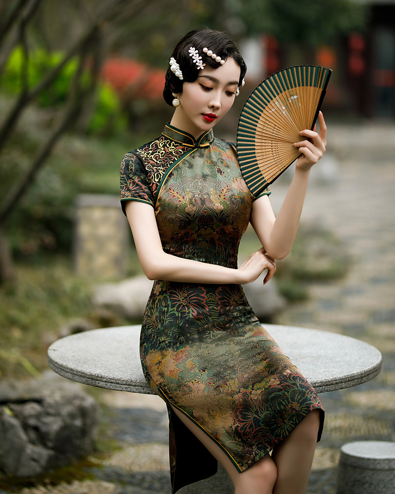 factory goods in stock silk cheongsam skirt 2021 Summer style Shanghai Retro printing cheongsam Mid length version
