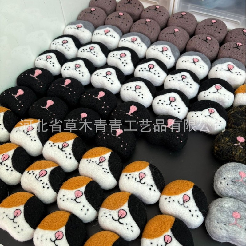 現物の源工場の羊のフェルトのスタンプの車は鍵を掛けて人形の動物の冷蔵庫を掛けてひげを貼って収納します。|undefined