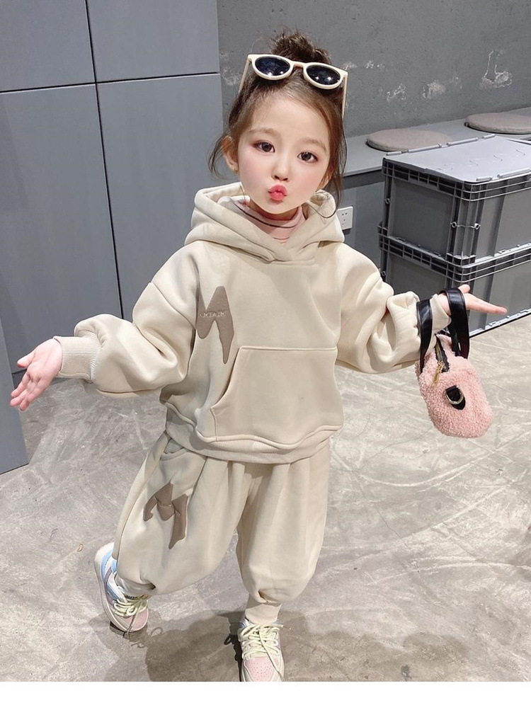 Plysjsett for jenter 2023 nye friterte gatehøst vinterklær barne- og guttesport fortykket genser_voghion.com