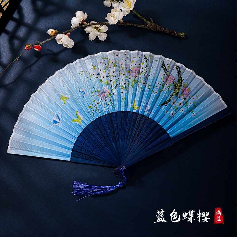 古代のチャイナドレスの女性の漢服の子供のダンスの桜の扇の中国風の夏は桃の花の扇子を身につけて古風を扇に折ります。|undefined