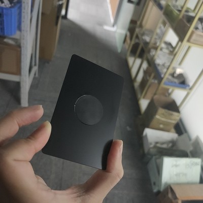 Глупая черная средняя раундовая карта NFC
