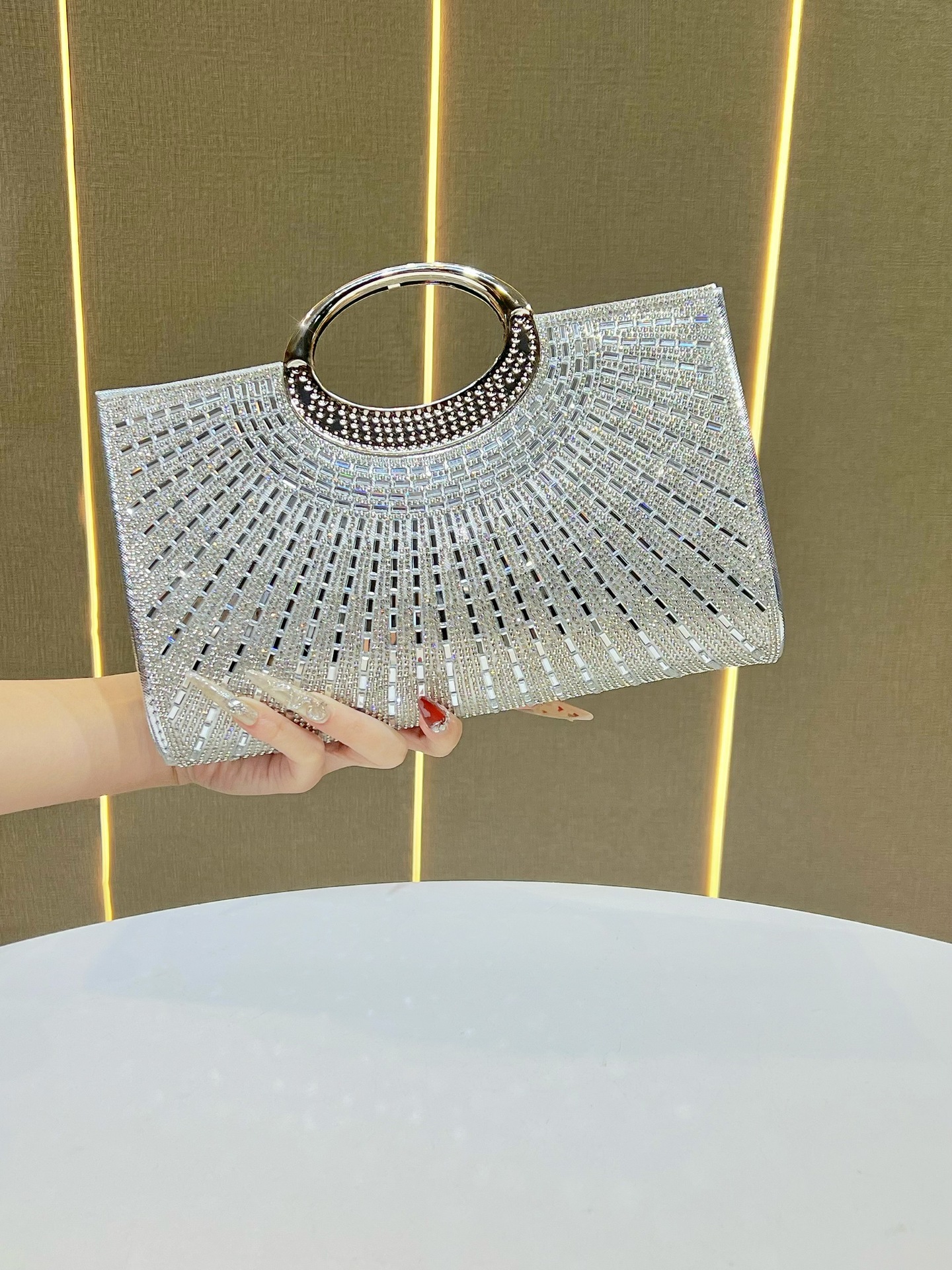 Borsa a mano retrò con strass elegante pochette da sera a catena_voghion.com