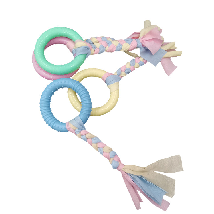 Fábrica al por mayor TPR juguetes para gatos y perros anillo resistente a los mordiscos tira de tela de cuerda de algodón perros medianos y pequeños lanzando juguetes para mascotas de entrenamiento