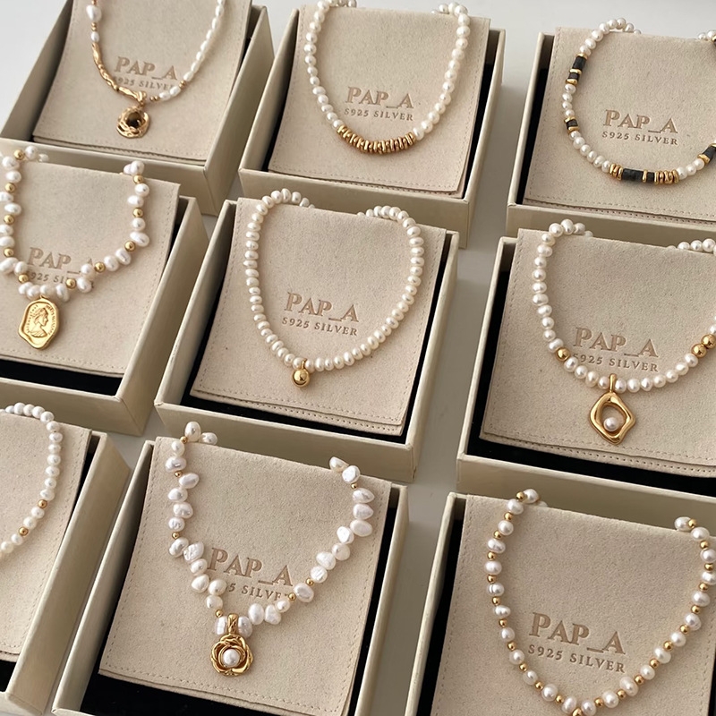 Design necklace from pearl