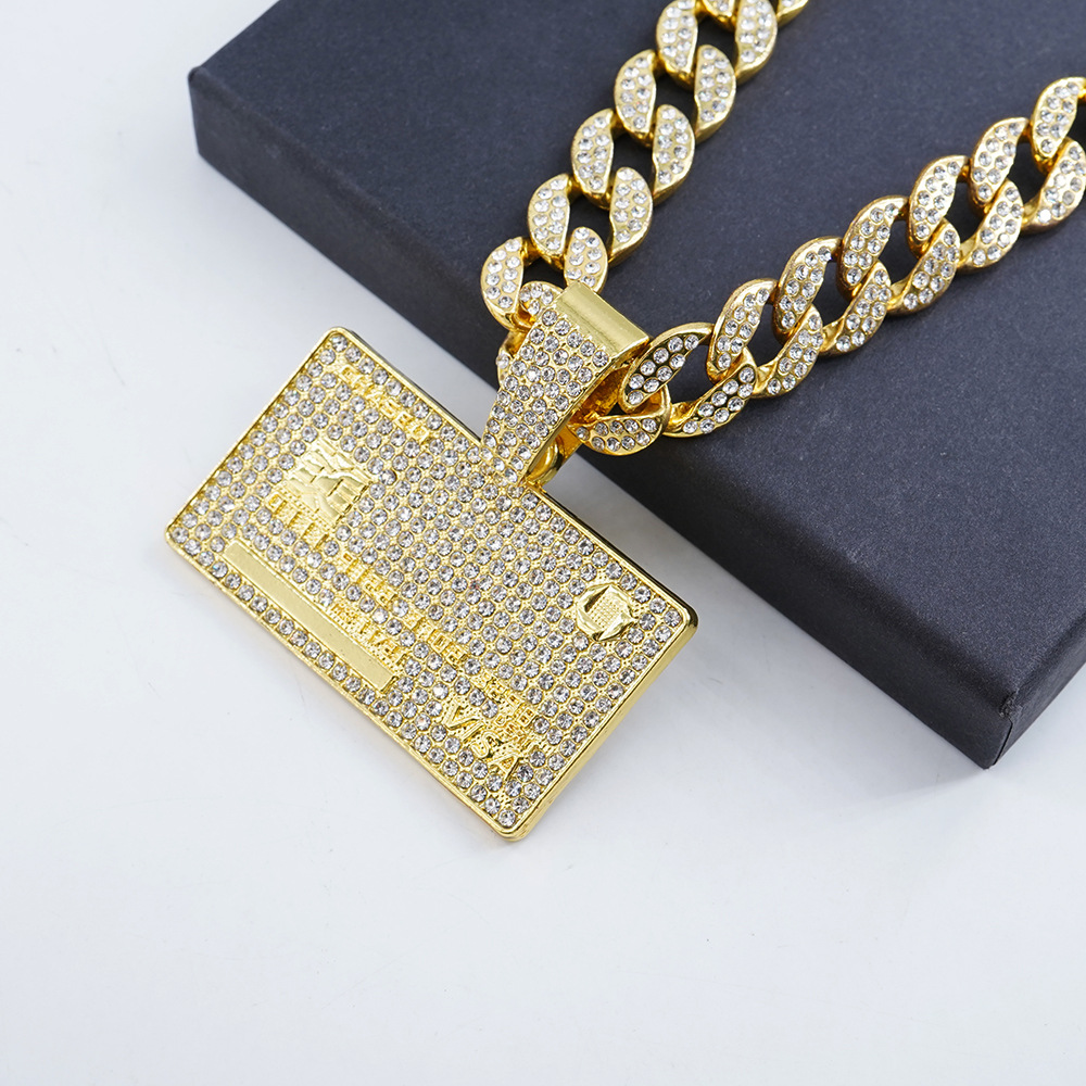 Exclusivo transfronterizo para hombres europeos y americanos hip hop completo diamante aleación cuadrado tarjeta de Banco escudo colgante cubano collar joyería de los hombres