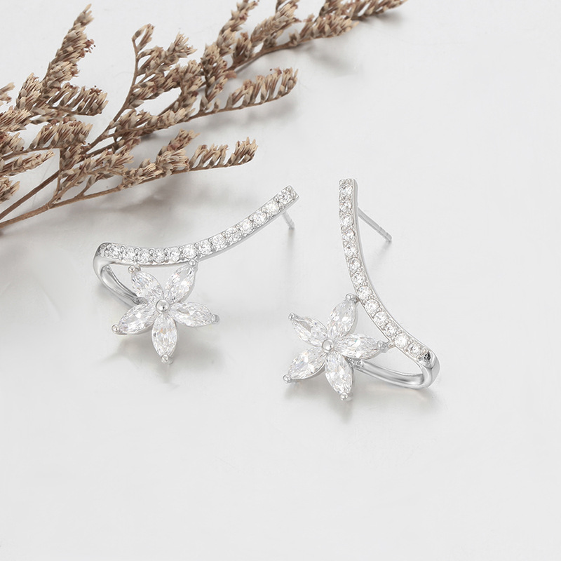 Xuping aleación de cobre otoño y invierno Zircon artificial pernos de orejas de flores nicho sensación de lujo ligero aretes de flores para mujeres